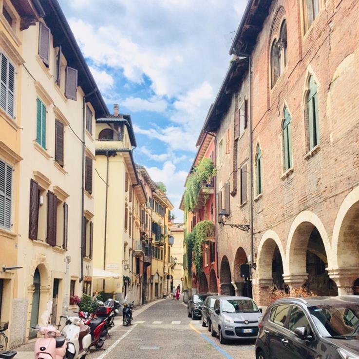 Sottoriva 12 City Center Large Apartment Verona Bagian luar foto