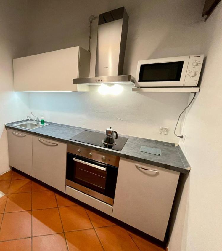 Sottoriva 12 City Center Large Apartment Verona Bagian luar foto