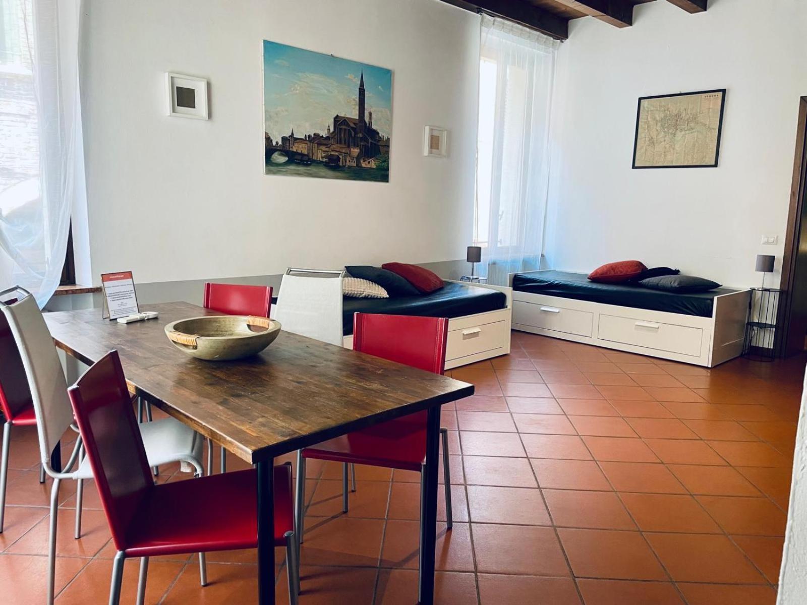 Sottoriva 12 City Center Large Apartment Verona Bagian luar foto